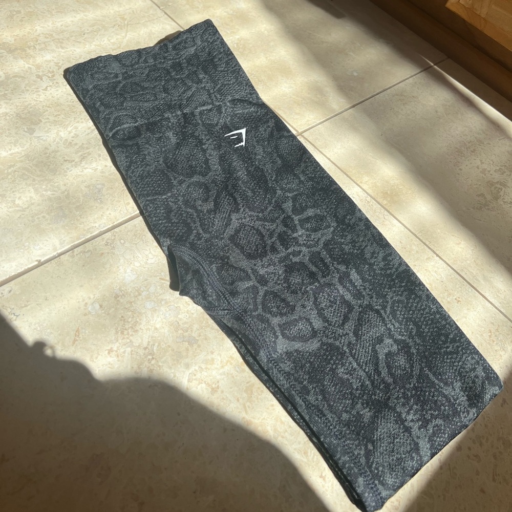 Gymshark Adapt Animal Seamless Leggings - Urban Grey/Black - size small